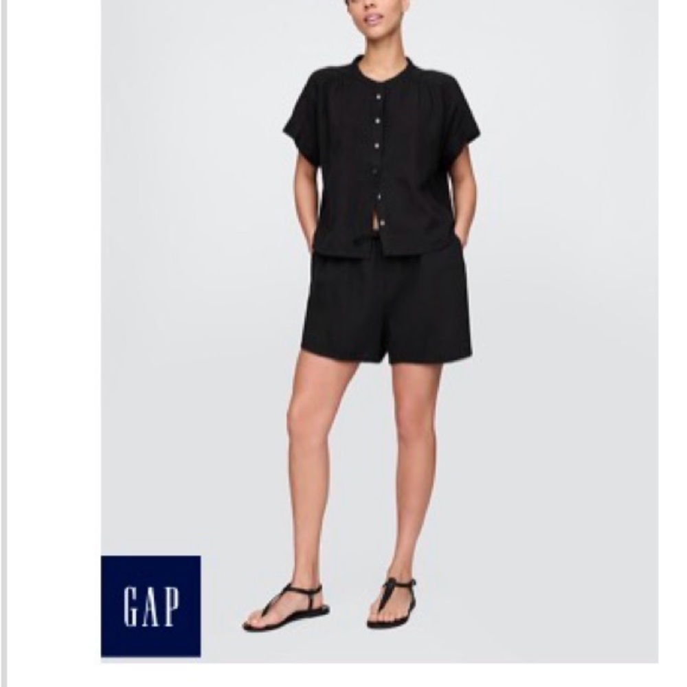 Black cotton gauze easy shorts
